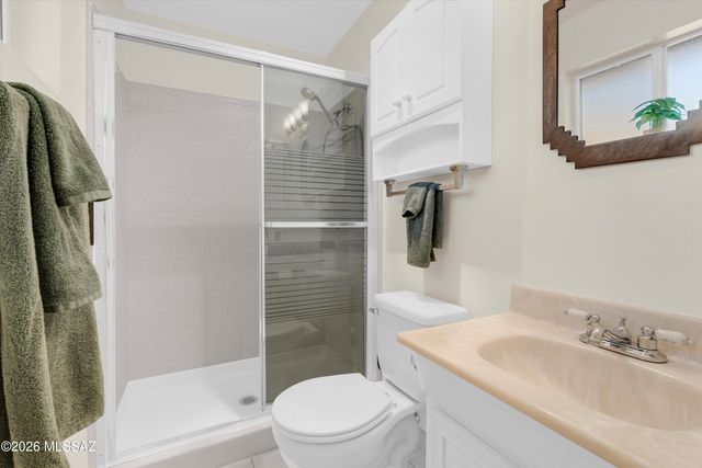 111 E La Espina, Green Valley, AZ 85614