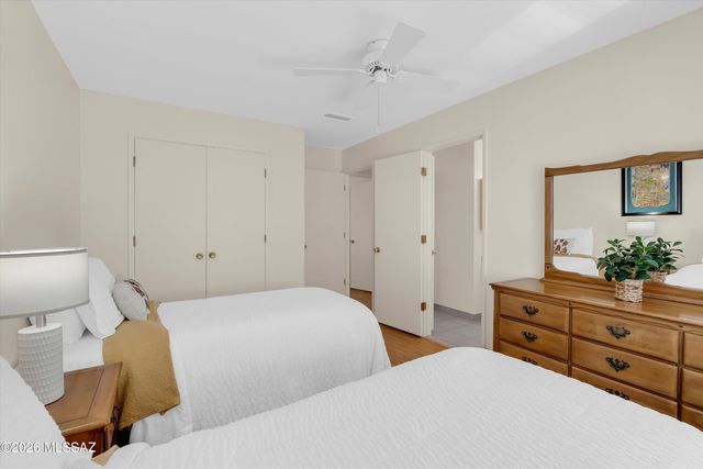 111 E La Espina, Green Valley, AZ 85614