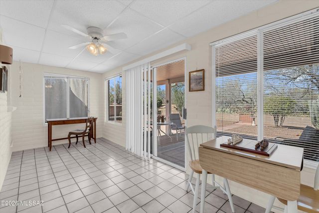 111 E La Espina, Green Valley, AZ 85614