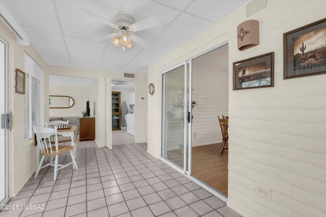 111 E La Espina, Green Valley, AZ 85614