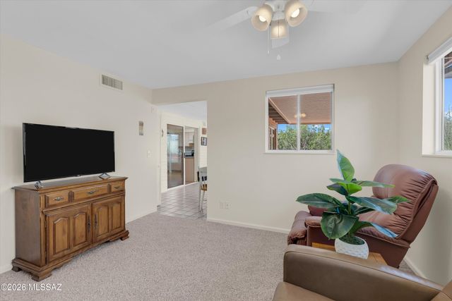 111 E La Espina, Green Valley, AZ 85614