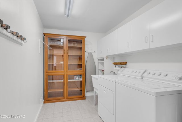 111 E La Espina, Green Valley, AZ 85614