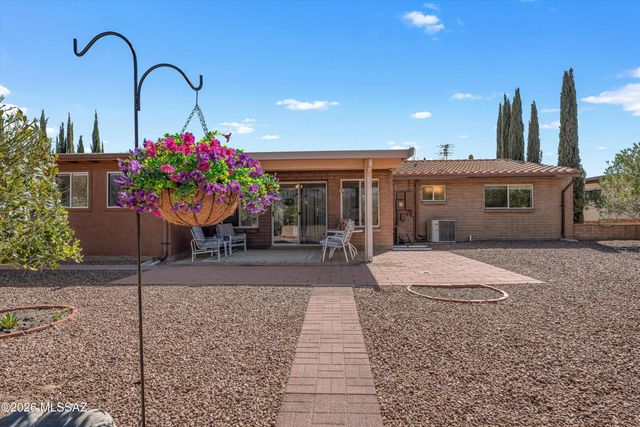 111 E La Espina, Green Valley, AZ 85614