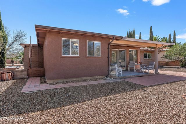 111 E La Espina, Green Valley, AZ 85614