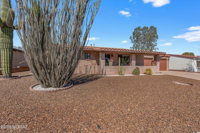 111 E La Espina, Green Valley, AZ 85614