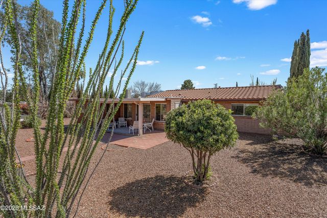 111 E La Espina, Green Valley, AZ 85614