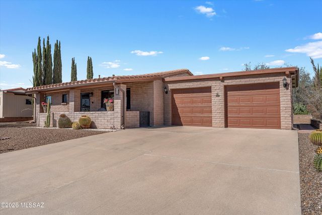 111 E La Espina, Green Valley, AZ 85614