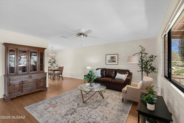 111 E La Espina, Green Valley, AZ 85614