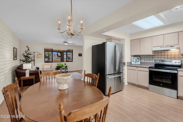 111 E La Espina, Green Valley, AZ 85614