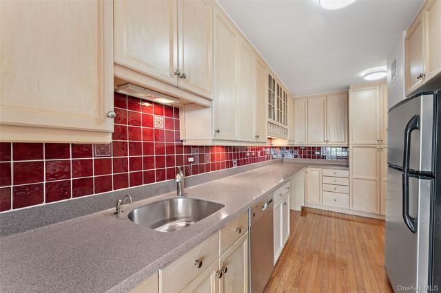 615 Palmer Road 806, Yonkers, NY 10701