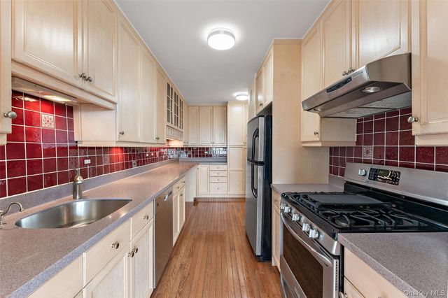 615 Palmer Road 806, Yonkers, NY 10701