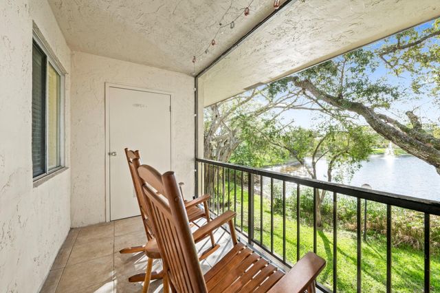 830 SW 9th Street Circle 204, Boca Raton, FL 33486