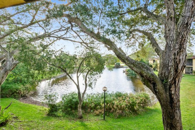 830 SW 9th Street Circle 204, Boca Raton, FL 33486