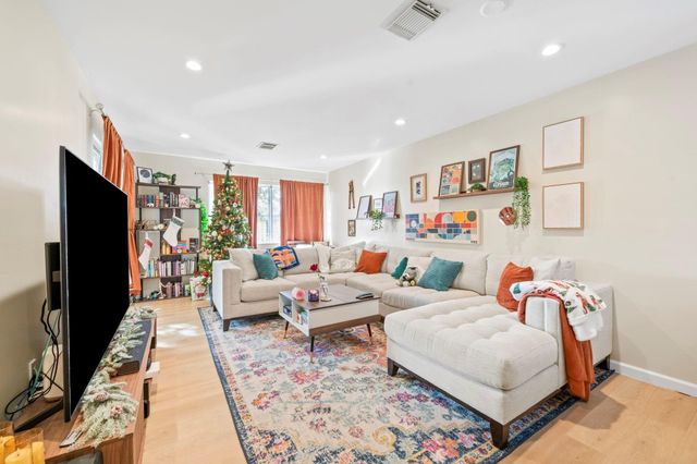 830 SW 9th Street Circle 204, Boca Raton, FL 33486