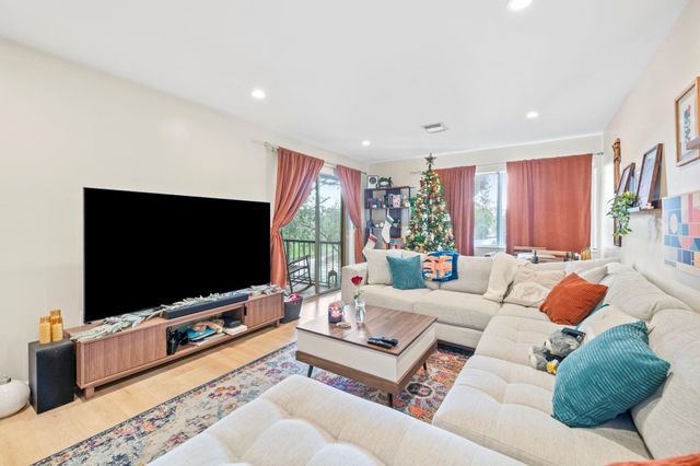 830 SW 9th Street Circle 204, Boca Raton, FL 33486