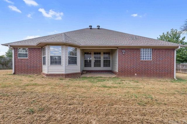 2222 Clara Dr, Searcy, AR 72143