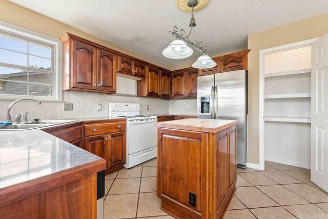 2222 Clara Dr, Searcy, AR 72143