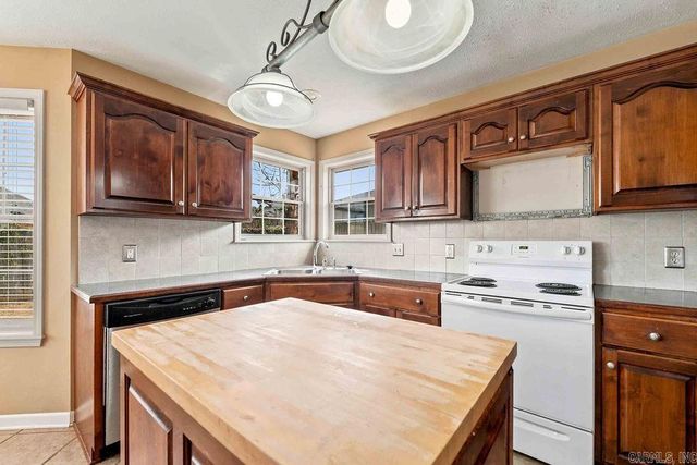2222 Clara Dr, Searcy, AR 72143