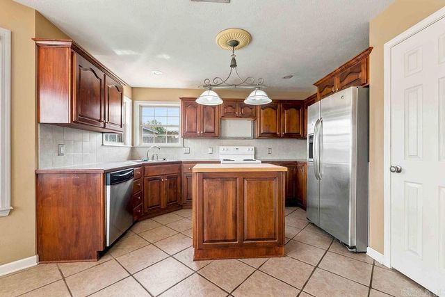 2222 Clara Dr, Searcy, AR 72143