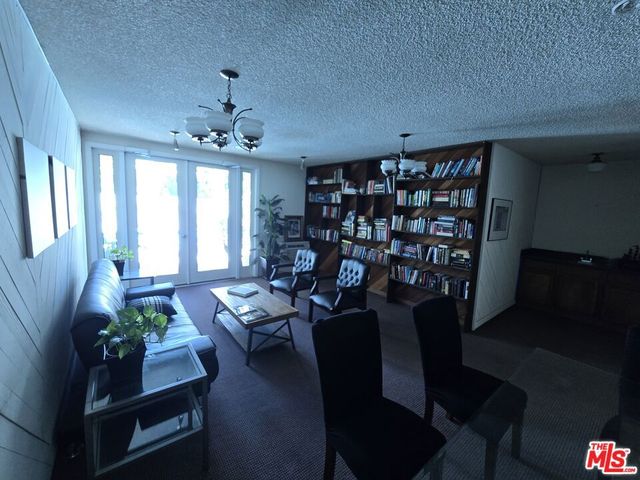 14315 Riverside Drive 105, Sherman Oaks, CA 91423