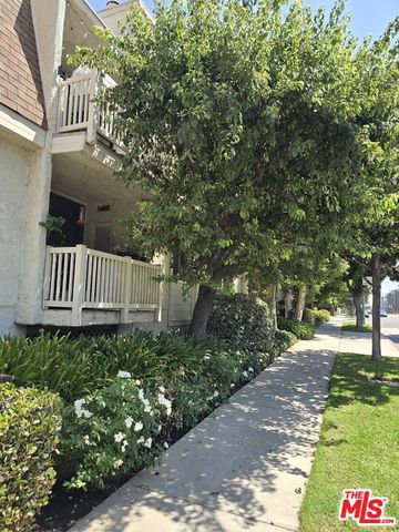 14315 Riverside Drive 105, Sherman Oaks, CA 91423