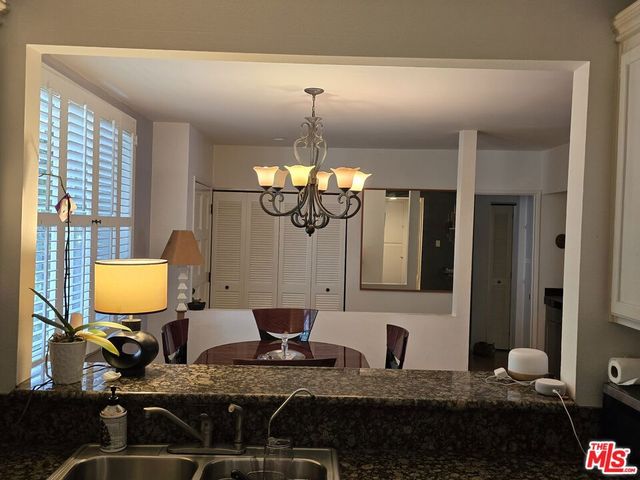 14315 Riverside Drive 105, Sherman Oaks, CA 91423