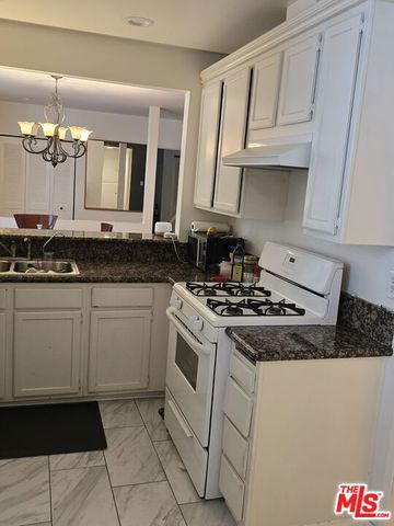 14315 Riverside Drive 105, Sherman Oaks, CA 91423