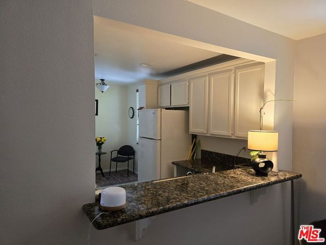 14315 Riverside Drive 105, Sherman Oaks, CA 91423