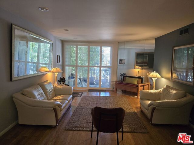 14315 Riverside Drive 105, Sherman Oaks, CA 91423