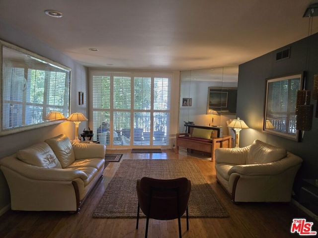 14315 Riverside Drive 105, Sherman Oaks, CA 91423