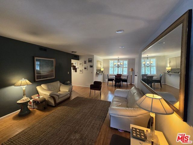 14315 Riverside Drive 105, Sherman Oaks, CA 91423