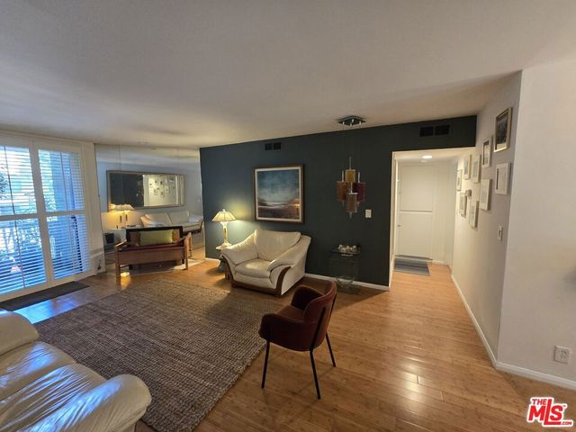 14315 Riverside Drive 105, Sherman Oaks, CA 91423