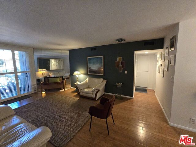 14315 Riverside Drive 105, Sherman Oaks, CA 91423