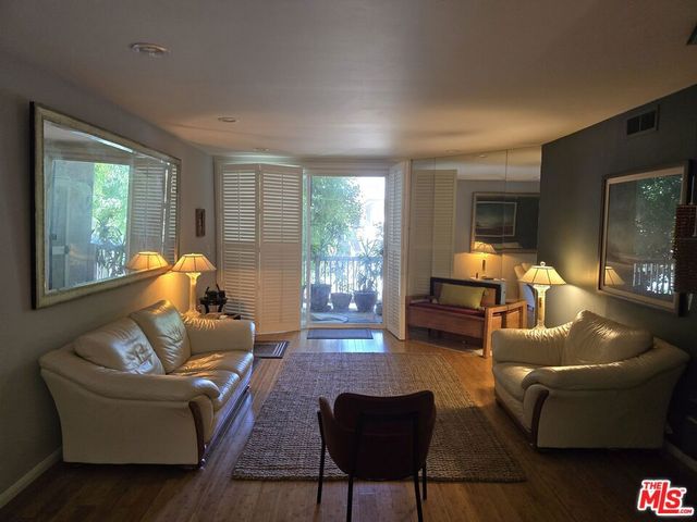 14315 Riverside Drive 105, Sherman Oaks, CA 91423