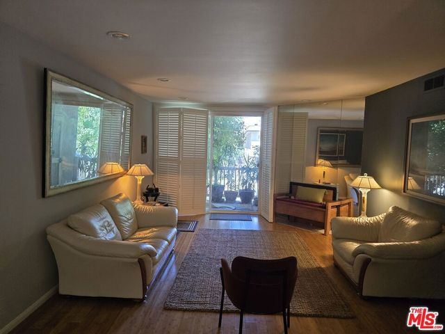 14315 Riverside Drive 105, Sherman Oaks, CA 91423