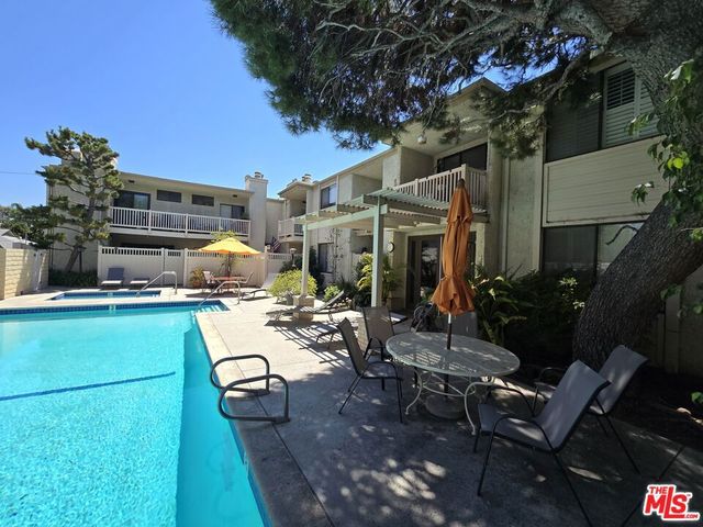 14315 Riverside Drive 105, Sherman Oaks, CA 91423