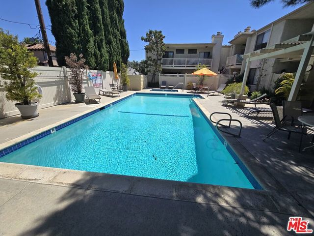 14315 Riverside Drive 105, Sherman Oaks, CA 91423
