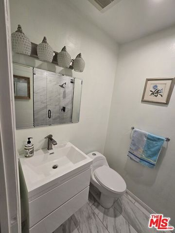 14315 Riverside Drive 105, Sherman Oaks, CA 91423