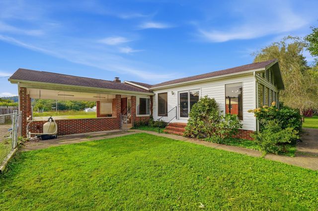 18 Cavill Creek Road, Barboursville, WV 25504
