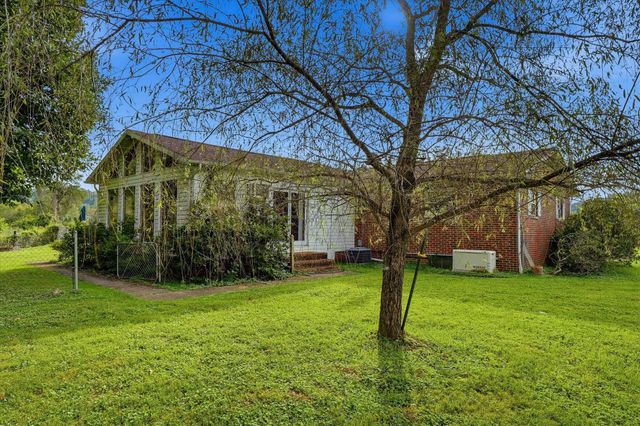 18 Cavill Creek Road, Barboursville, WV 25504
