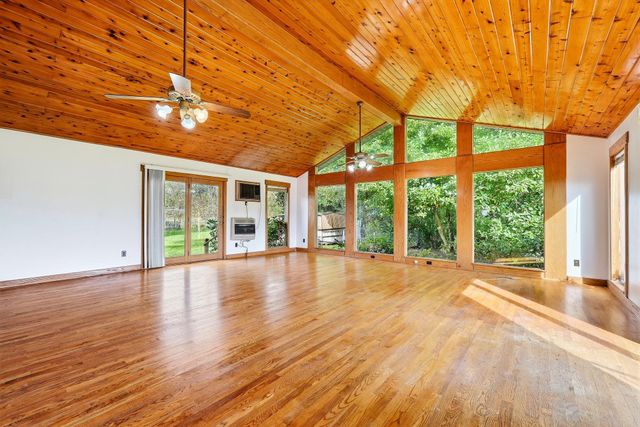 18 Cavill Creek Road, Barboursville, WV 25504