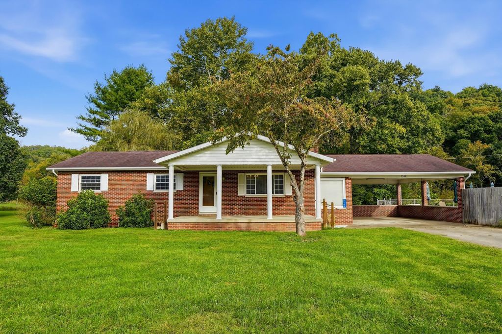 18 Cavill Creek Road, Barboursville, WV 25504