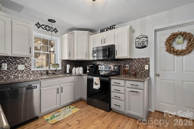 371 Ned Cove Road, Waynesville, NC 28785