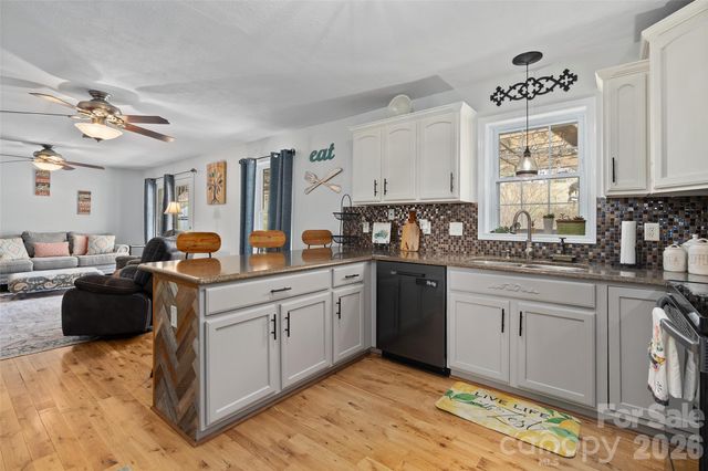371 Ned Cove Road, Waynesville, NC 28785