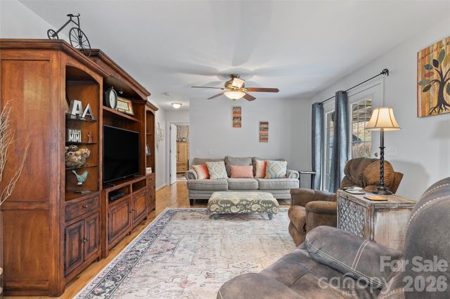371 Ned Cove Road, Waynesville, NC 28785