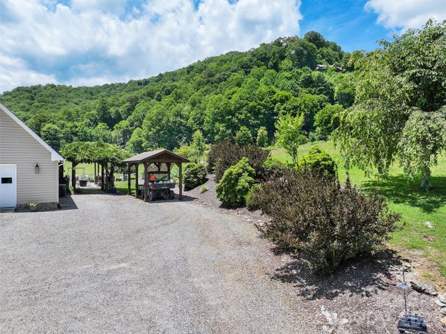 371 Ned Cove Road, Waynesville, NC 28785