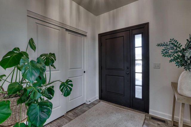 N56W24205 Simona COURT, Sussex, WI 53089