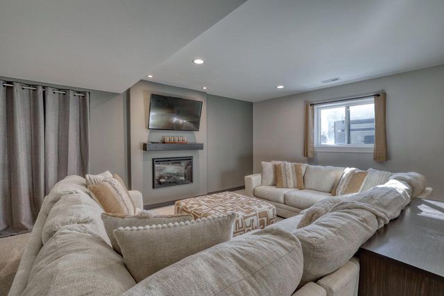 N56W24205 Simona COURT, Sussex, WI 53089