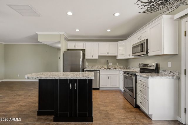 2310 E BETTY ELYSE Lane, Phoenix, AZ 85022