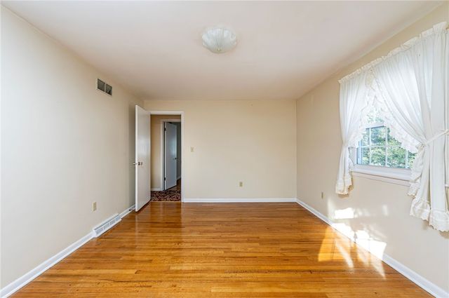 1127 Mckenna Way, Unity Twp, PA 15601